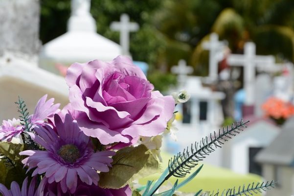 Corona Extra Clavel Blanco, Flores de Funeral, Arreglos Florales Fúnebres, Coronas Fúnebres, Flores para Fallecimiento
